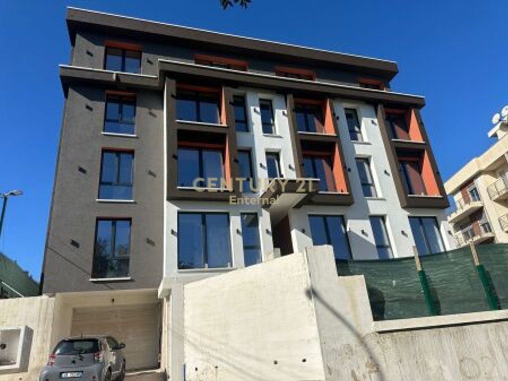 Edificio in Affitto a Kodra e Diellit 7.000 € /Mese