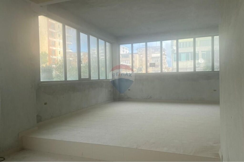 🏢 AMBIENTE COMMERCIALE IN VENDITA – ALBANO &amp; ROMINA, VLORË