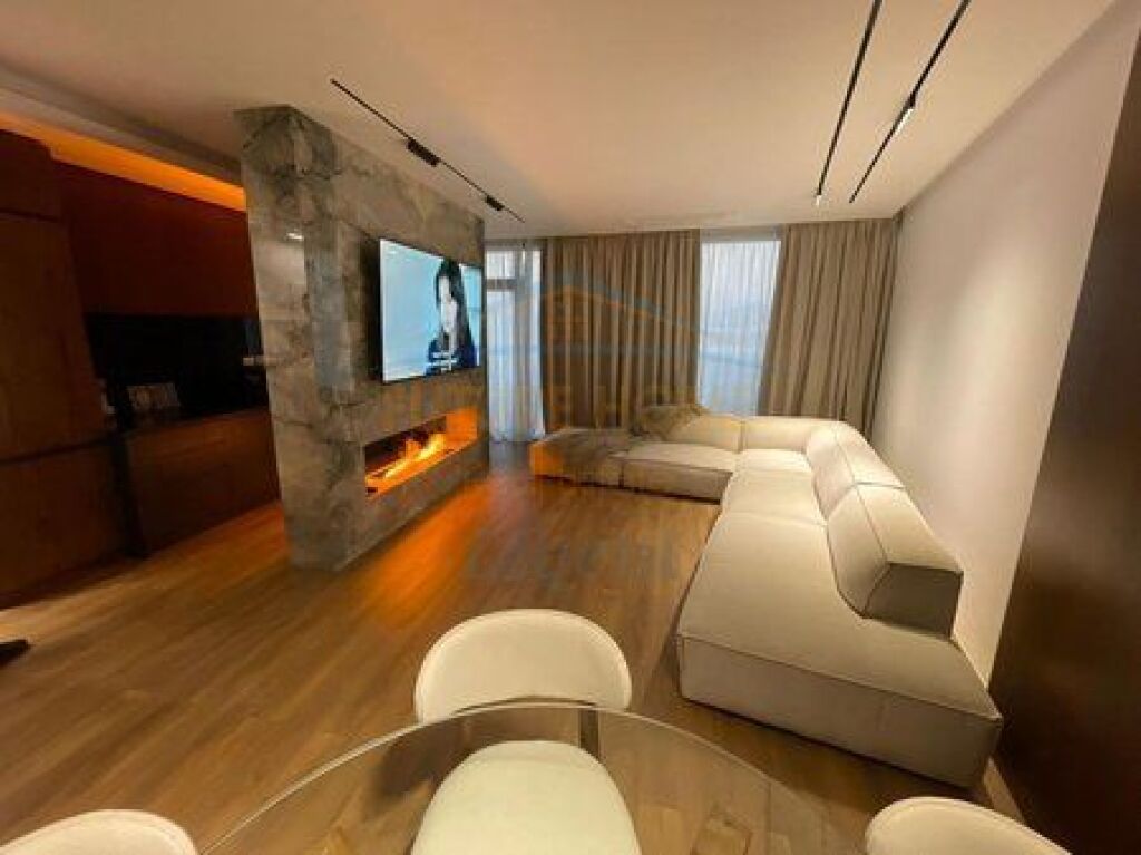 Qera, Apartament 2+1+post parkimi LakeView Liqeni