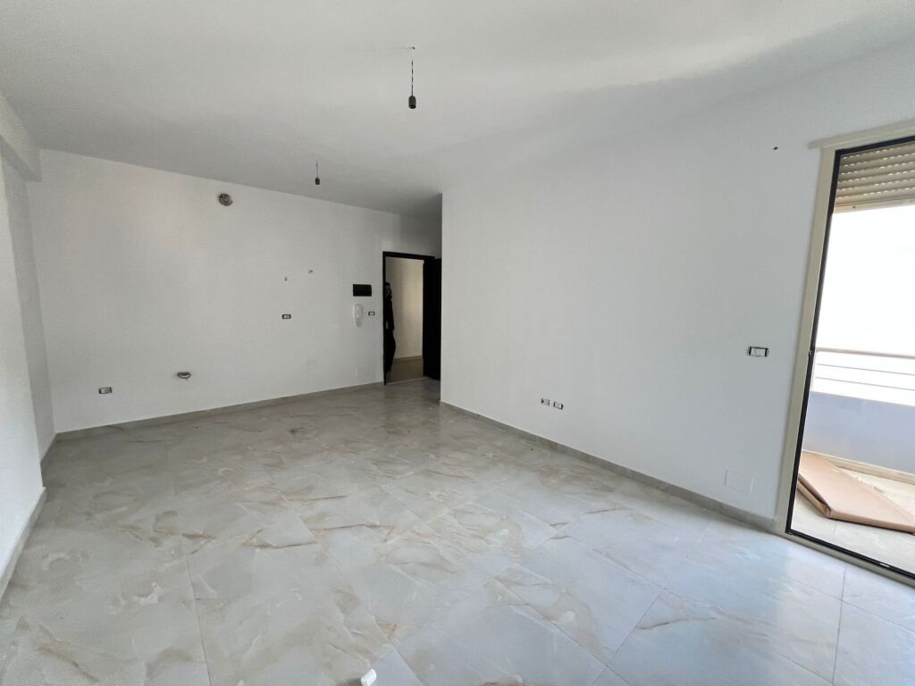 🏡 GARSONIERE PËR SHITJE – LUNGOMARE, VLORË