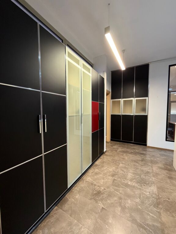 Ufficio in affitto presso Garda Tirane