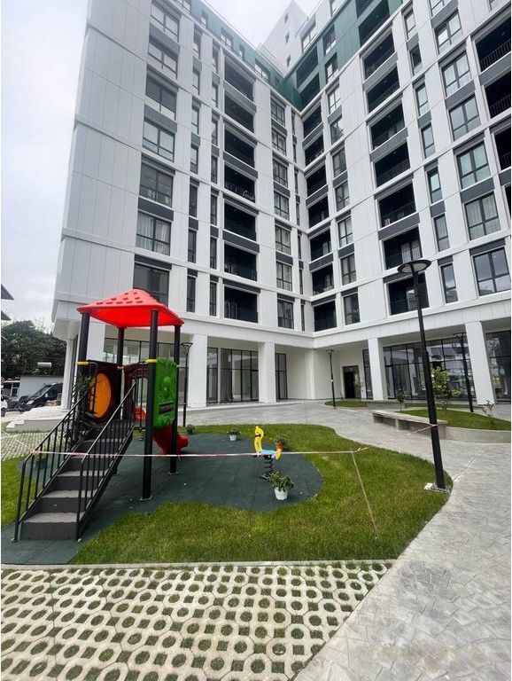 Shitet apartament 3+1+2 tek Komuna e Parisit (Bega 07