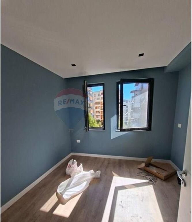 Apartament - Për Shitje - Rruga Loni Ligori, Tiranë