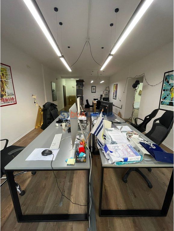 Jepet me qira apartament per zyra, ngjitur me Ambasaden Amerikane