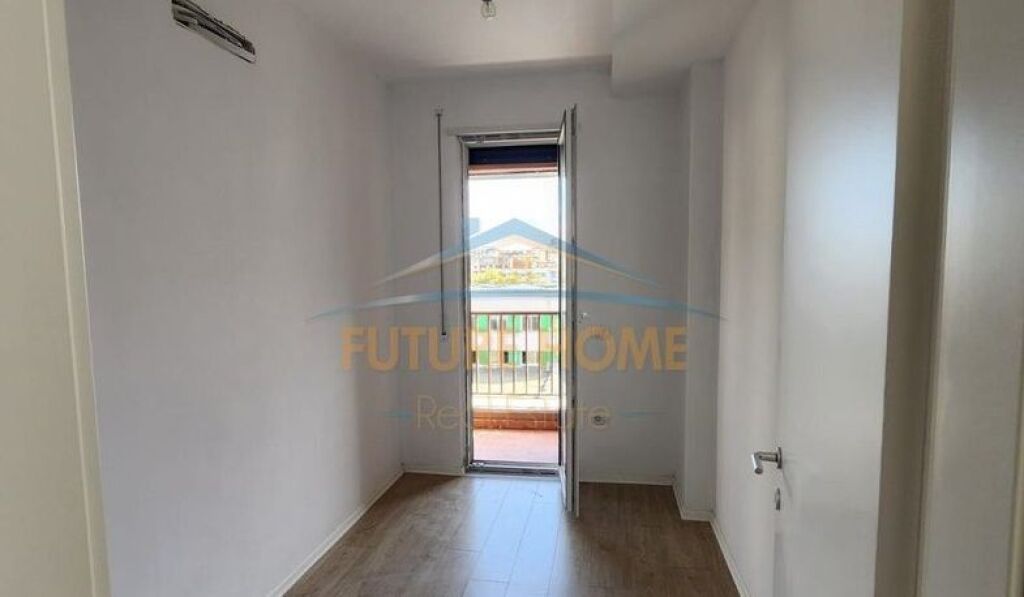 Qera,Zyre,Pazari i Ri