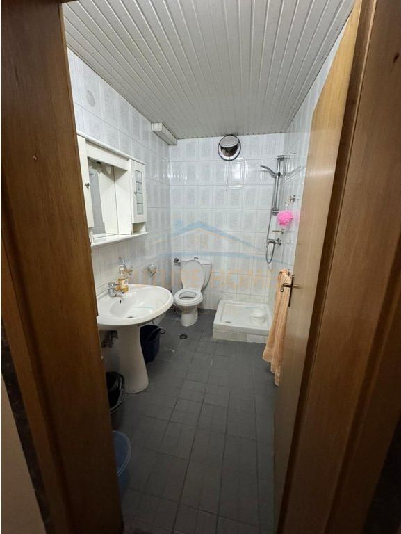 Affitto, Appartamento 2+1+2, Via Fortuzi, Tirana