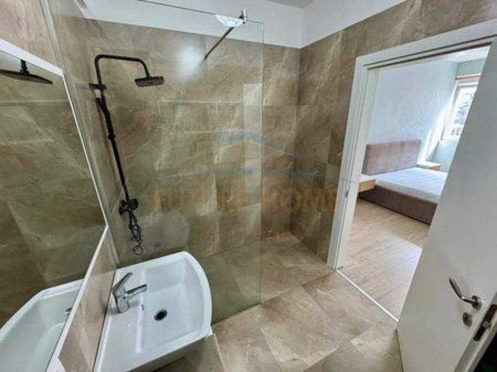 Shitet, Apartament 2+1+2, Liqeni i Thatë,Tiranë