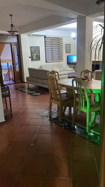 Appartamento in affitto (3° piano di una villa)  📍 Dietro la Nuova Maternità