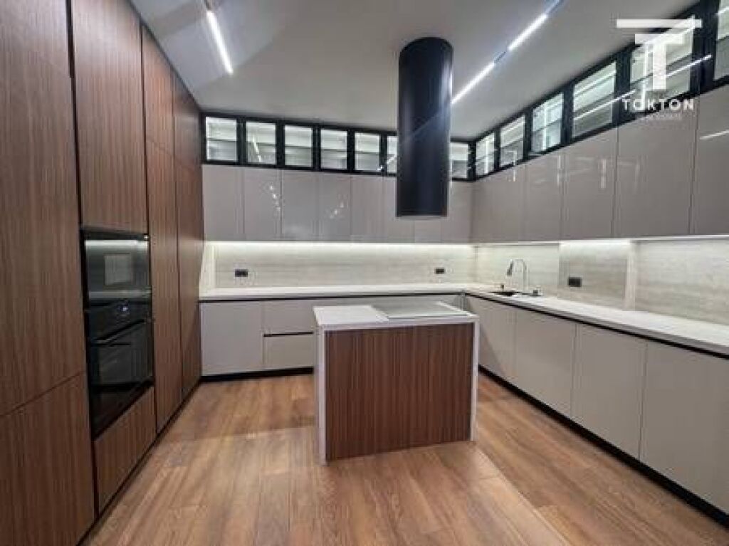 SHITET, VILË E BASHKËNGJITUR, FOREST RESIDENCE, LIQENI I THATË