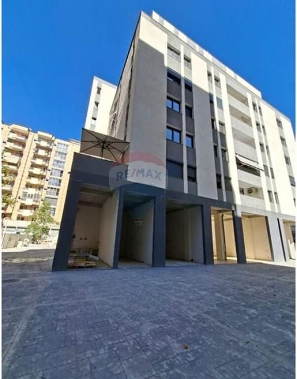 Apartament - Për Shitje - Rruga Loni Ligori, Tiranë