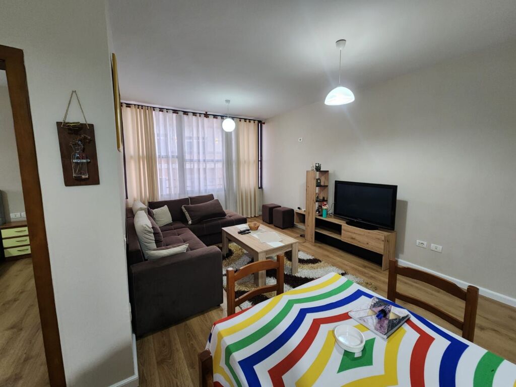 JEPET ME QERA APARTAMENT 2+1 NE PLAZH, PRANE PASTIÇERI PELIKAN