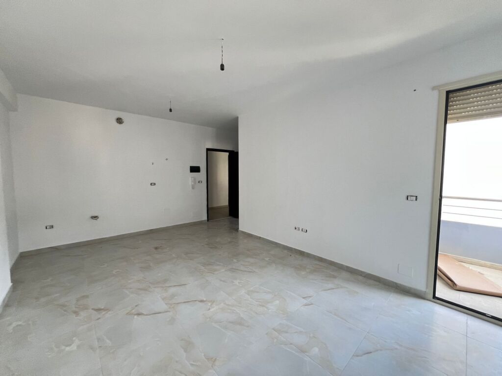 🏡 GARSONIERE PËR SHITJE – LUNGOMARE, VLORË