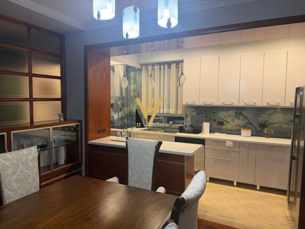 JEPET APARTAMENT 3+1+2 ME QERA TE PICERI ERA, BLLOKU 2.000 EURO