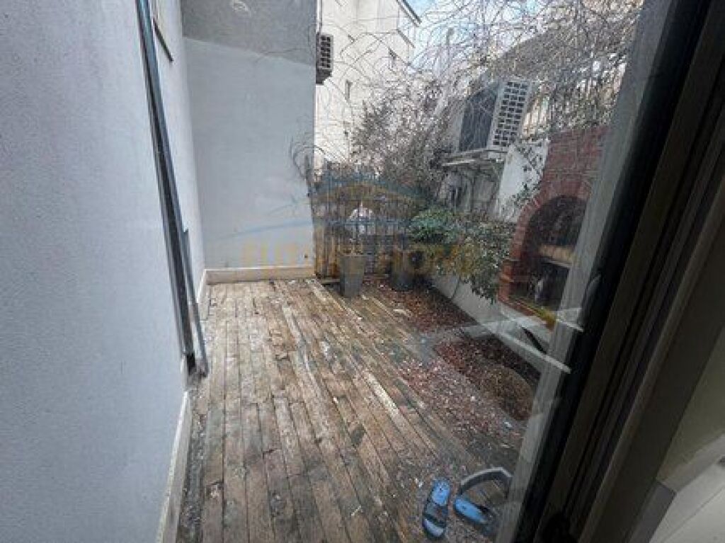 Shitet apartament 2+1+2 Liqeni i Thate Tirane
