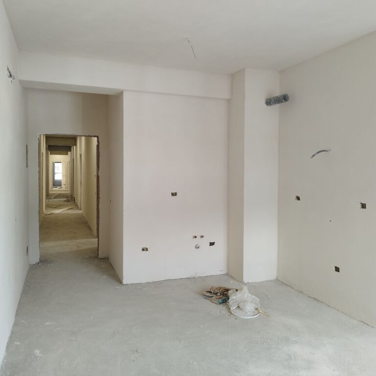 Shitet 1+1 – Kompleksi Kadiu, Ali Demi