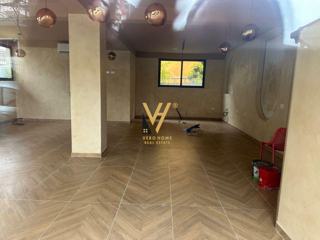 AFFITTASI NEGOZIO 100 M2 A SELITE 800 EURO