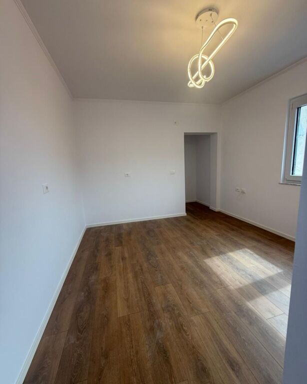 SHITET APARTAMENT 1+1- SHKOLLA E KUQE