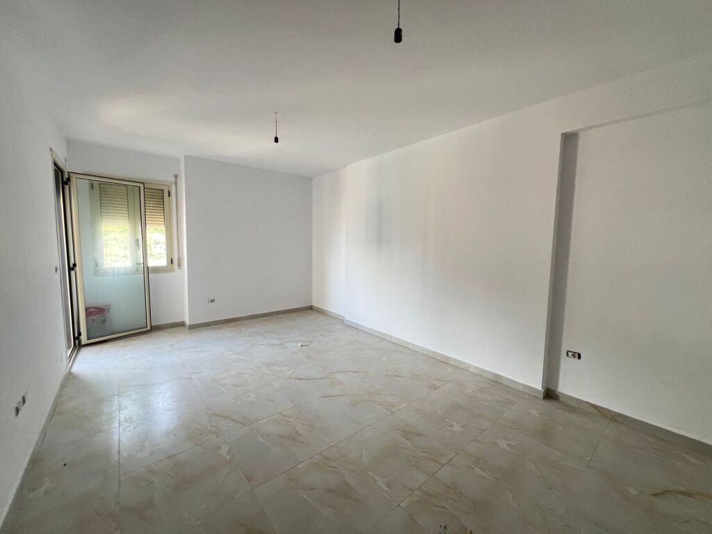 🏡 GARSONIERE PËR SHITJE – LUNGOMARE, VLORË