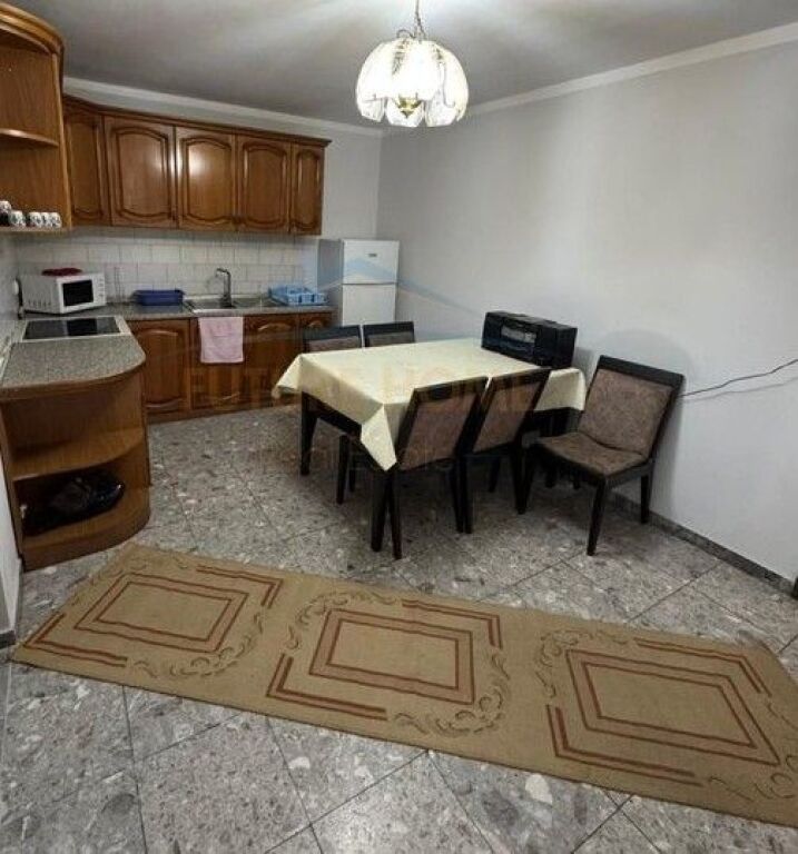 Affitto Appartamento 2+1+2, Via Fortuzi, Tirana