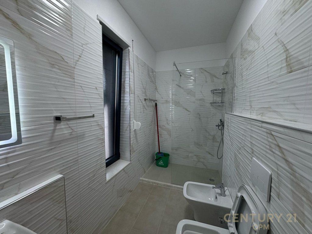 Super Appartamento 2+1+2, vicino alla Stazione dei Treni, all'inizio del Nuovo Viale!