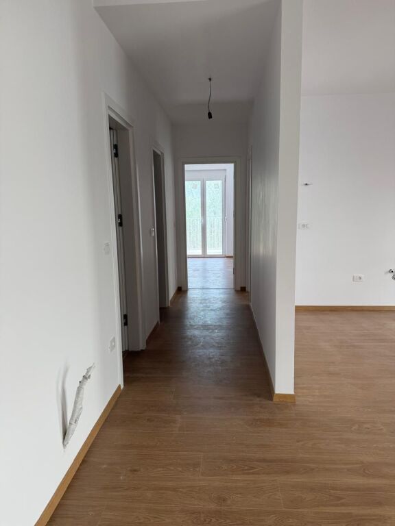 Ufficio in affitto presso lo stadio Air Albania