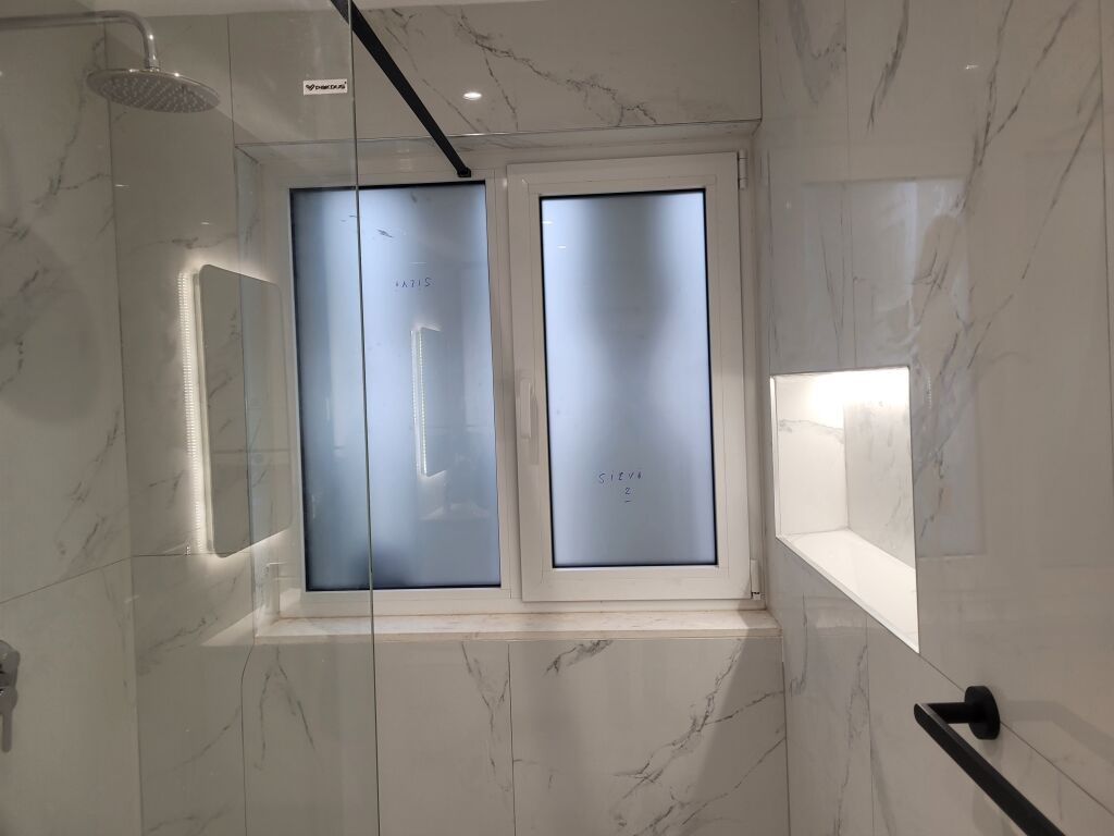 APPARTAMENTO /UFFICIO o residenza 3 più 1 più 3 in Piazza Skenderbej