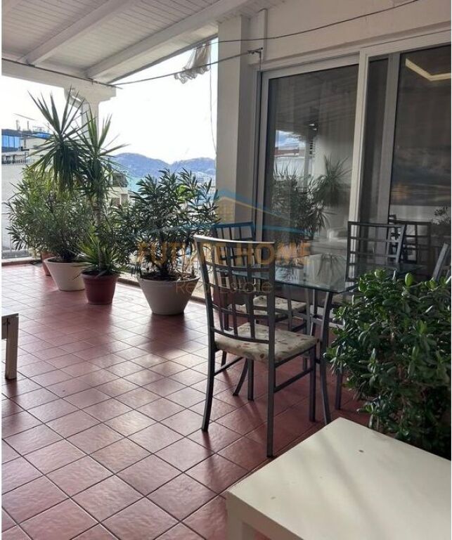 Shitet, Apartament 2+1+2+Verandë , Bllok