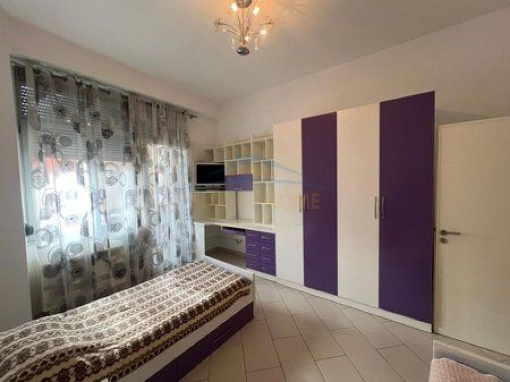 Shitet apartament 2+1 Rruga e Dibres Tirane
