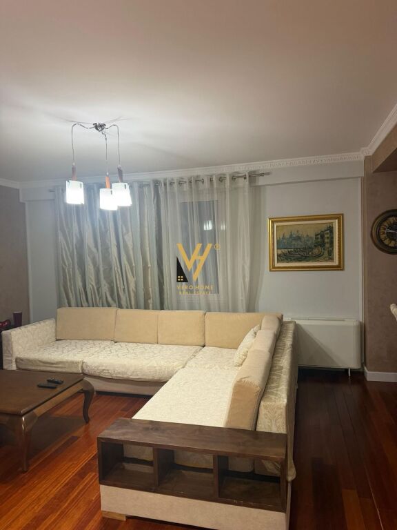 JEPET APARTAMENT 3+1+2 ME QERA TE PICERI ERA, BLLOKU 2.000 EURO