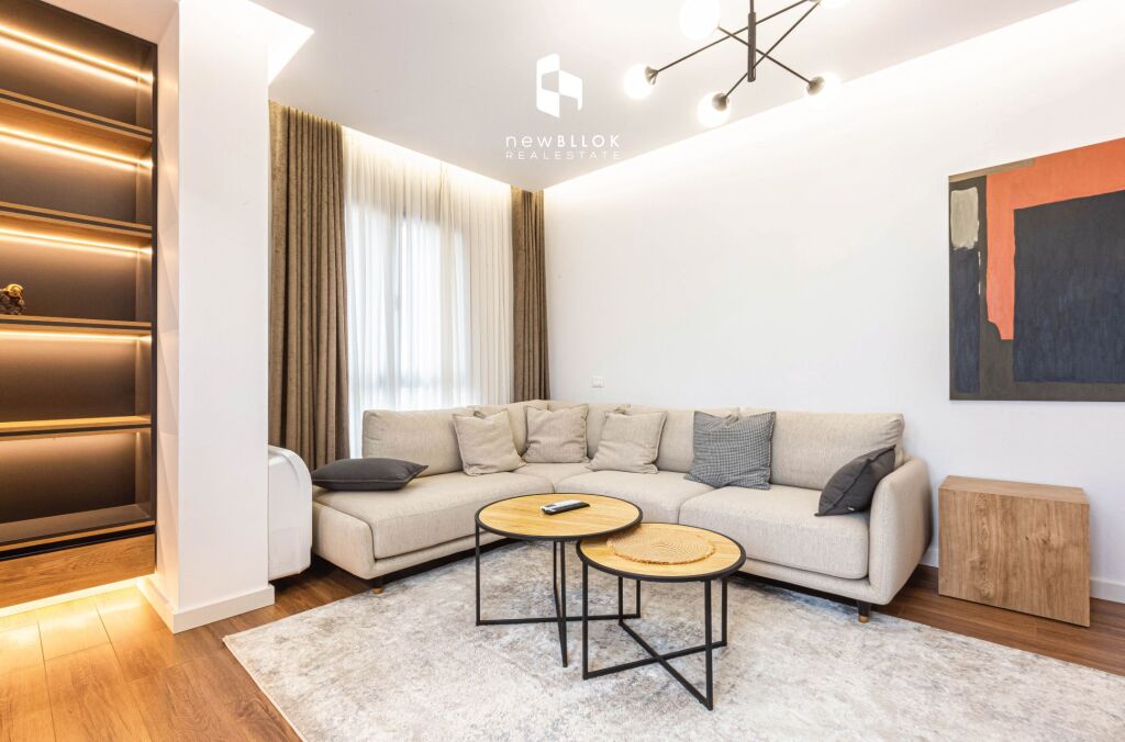 Appartamento Premium 1+1 + Posto Auto e Amministrazione Inclusi 🔑 📍 Posizione: Complesso Arlis, Via di Dibra (Farmacia 10) 💰 Prezzo: 750 Euro/mese (Include Posto Auto e Spese Condominiali)