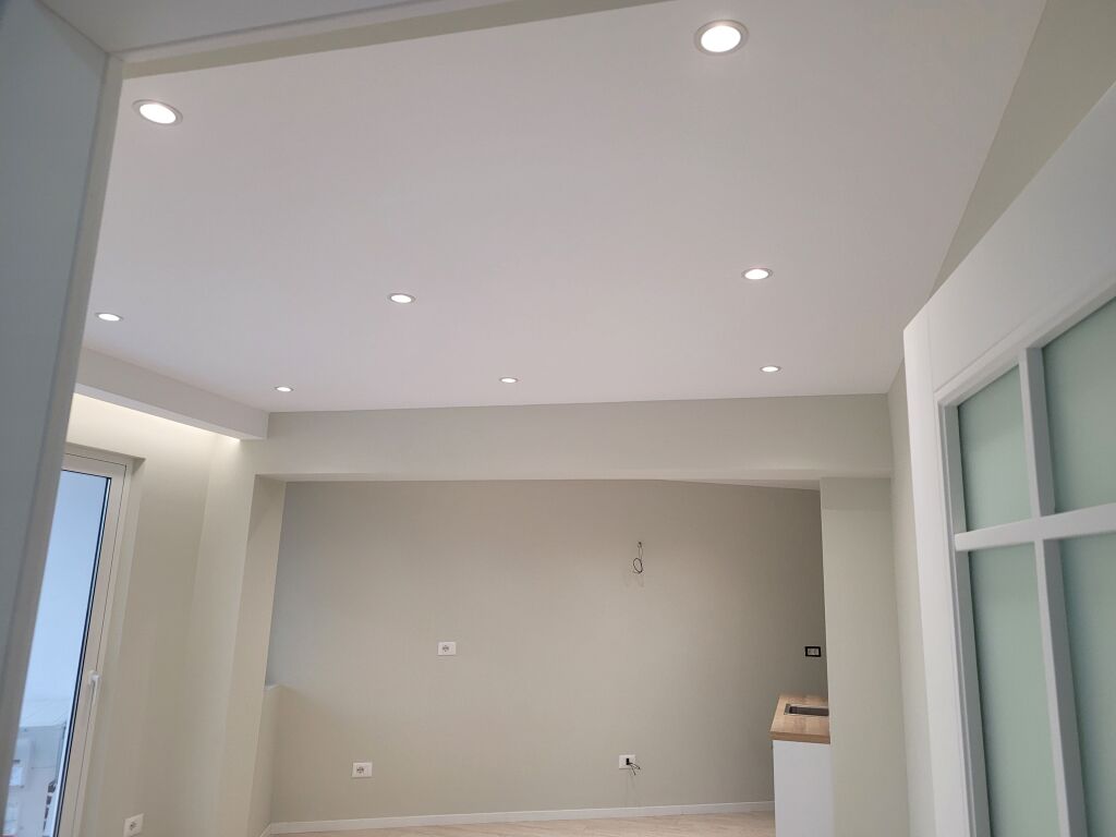 APPARTAMENTO /UFFICIO o residenza 3 più 1 più 3 in Piazza Skenderbej