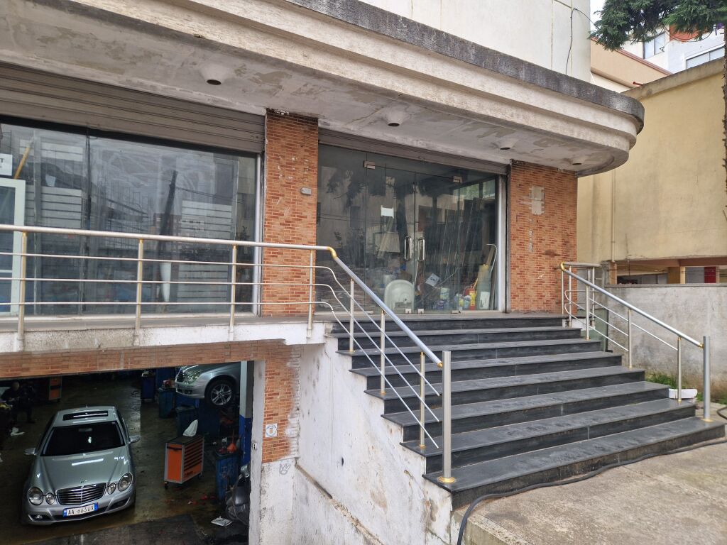 SHITET AMBIENT KOMERCIAL PRANË KUPOLES – MUNDËSI INVESTIMI