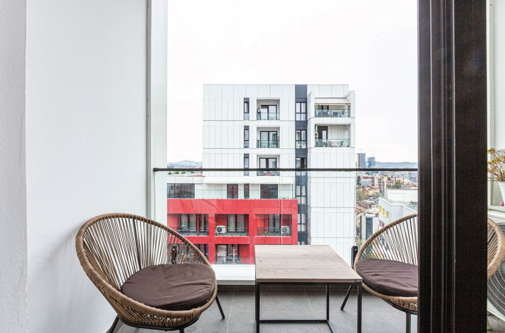 Appartamento Premium 1+1 + Posto Auto e Amministrazione Inclusi 🔑 📍 Posizione: Complesso Arlis, Via di Dibra (Farmacia 10) 💰 Prezzo: 750 Euro/mese (Include Posto Auto e Spese Condominiali)