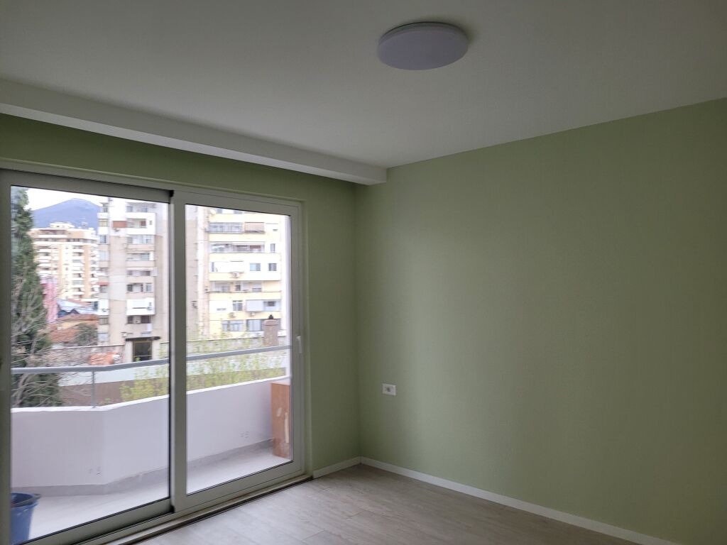 APPARTAMENTO /UFFICIO o residenza 3 più 1 più 3 in Piazza Skenderbej