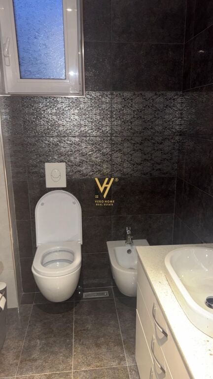 JEPET APARTAMENT 3+1+2 ME QERA TE PICERI ERA, BLLOKU 2.000 EURO