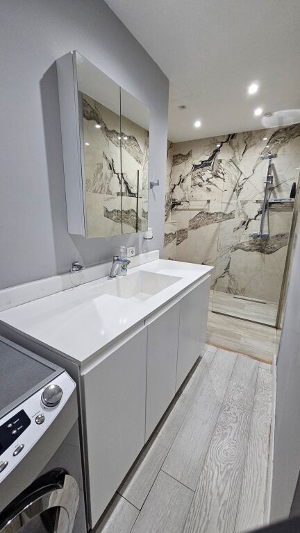 Apartament 2+1 me qira – Rruga e Barrikadave