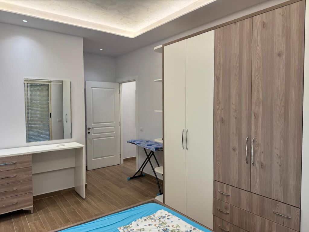 Affittasi: Moderno Appartamento 2+1 @ Residenza Golden Park 📍 Posizione: Di fronte all'Ospedale Americano 3 (Via Bedri Karapici) 💰 Prezzo: 60.000 Lek/mese