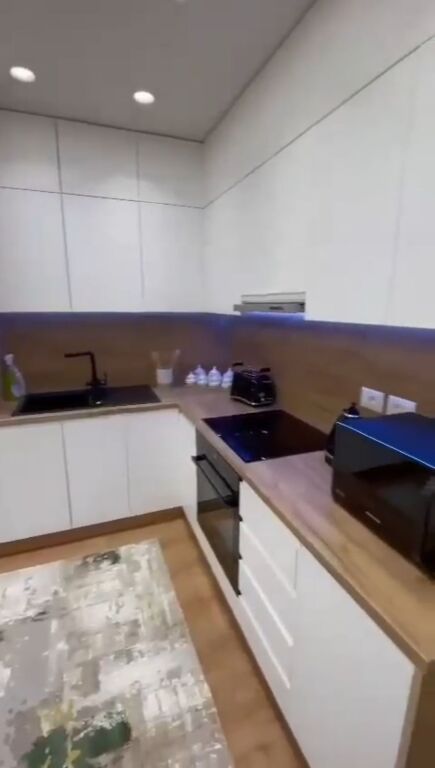 Appartamento in affitto 2+1 con 2 posti auto vicino al giardino botanico