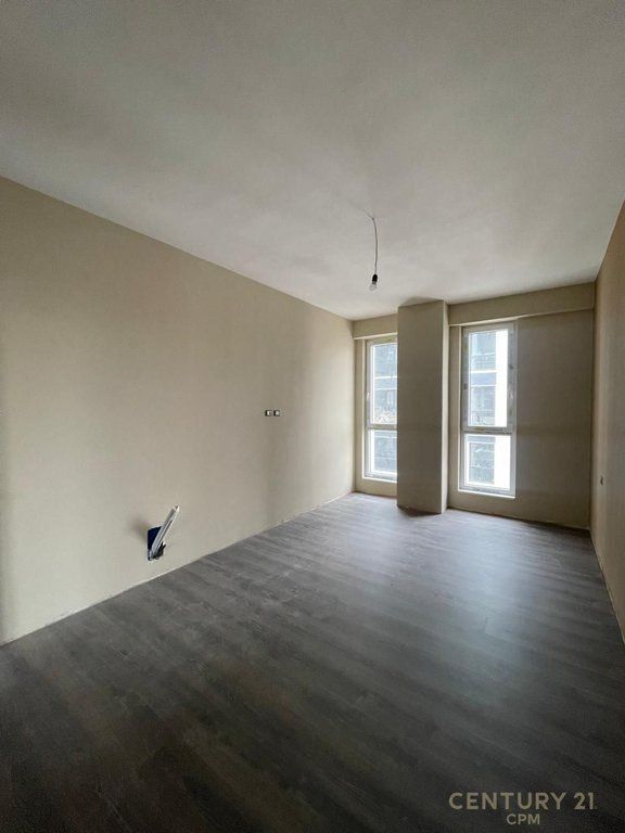 Shitet apartament 3+1+2 tek Komuna e Parisit (Bega 07