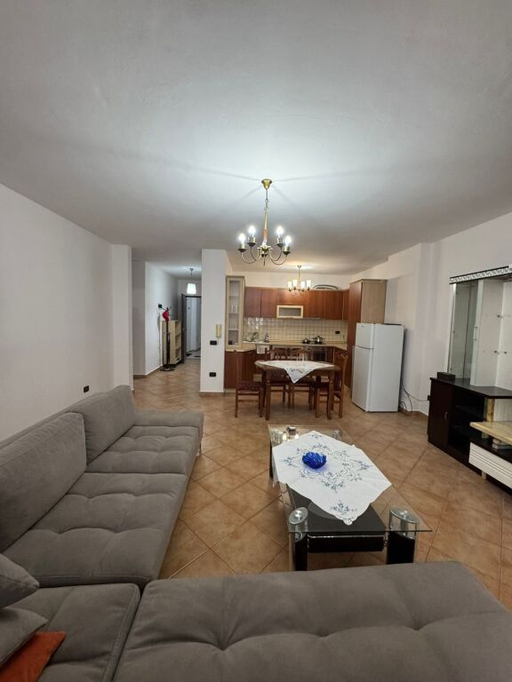 APARTAMENT 2+1 ME QIRA RRUGA KAVAJES