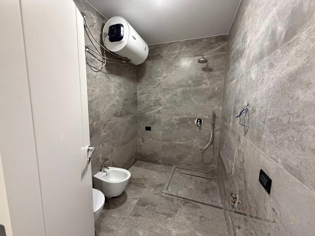 UFFICIO IN AFFITTO 138 M2 A GARDA, 4 AMBIENTI + POSTO AUTO !