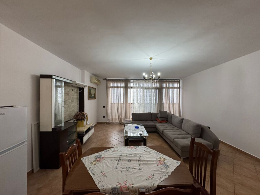 APARTAMENT 2+1 ME QIRA RRUGA KAVAJES