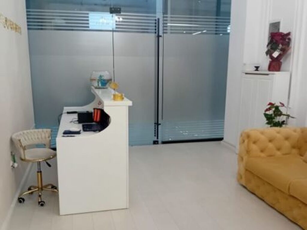 Dyqan me qira tek Garden Building