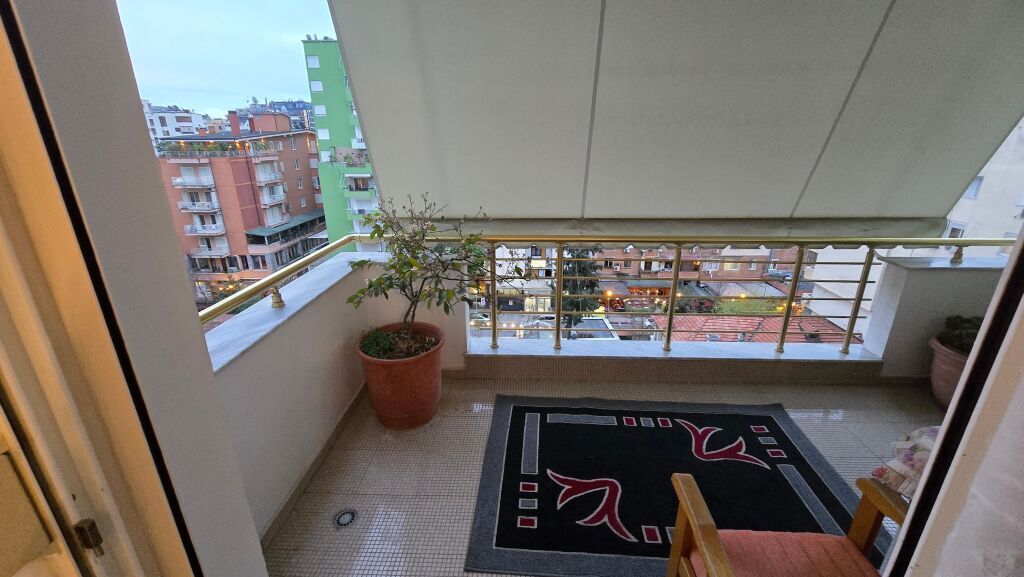 Apartament me qira në zemër të Bllokut – Rr. Brigada VIII