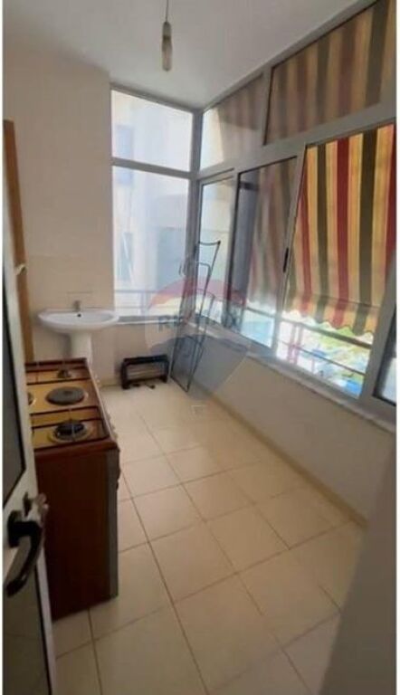 Appartamento - In Affitto - Rruga Riza Cerova, Tirana