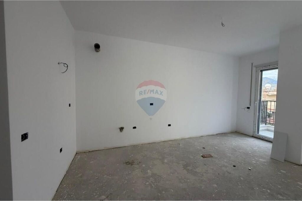 Apartament - Për Shitje - Rruga Ali Demi, Tiranë