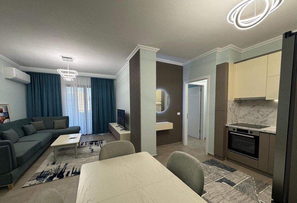 Super Appartamento 2+1+2, vicino alla Stazione dei Treni, all'inizio del Nuovo Viale!