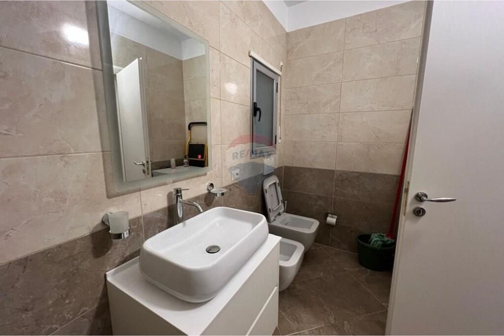 🏖️ Appartamento 2+1 in Affitto – Prima Linea, Via Dhimitër Konomi, Vlora