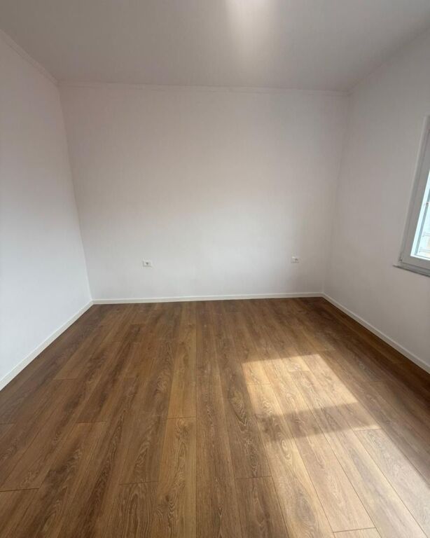 SHITET APARTAMENT 1+1- SHKOLLA E KUQE