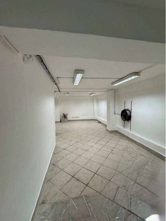 📦 Magazzino in affitto presso il Comune di Parigi, Tirana